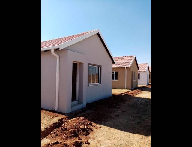 2 BEDROOM HOUSE FOR SALE IN LENASIA SOUTH
